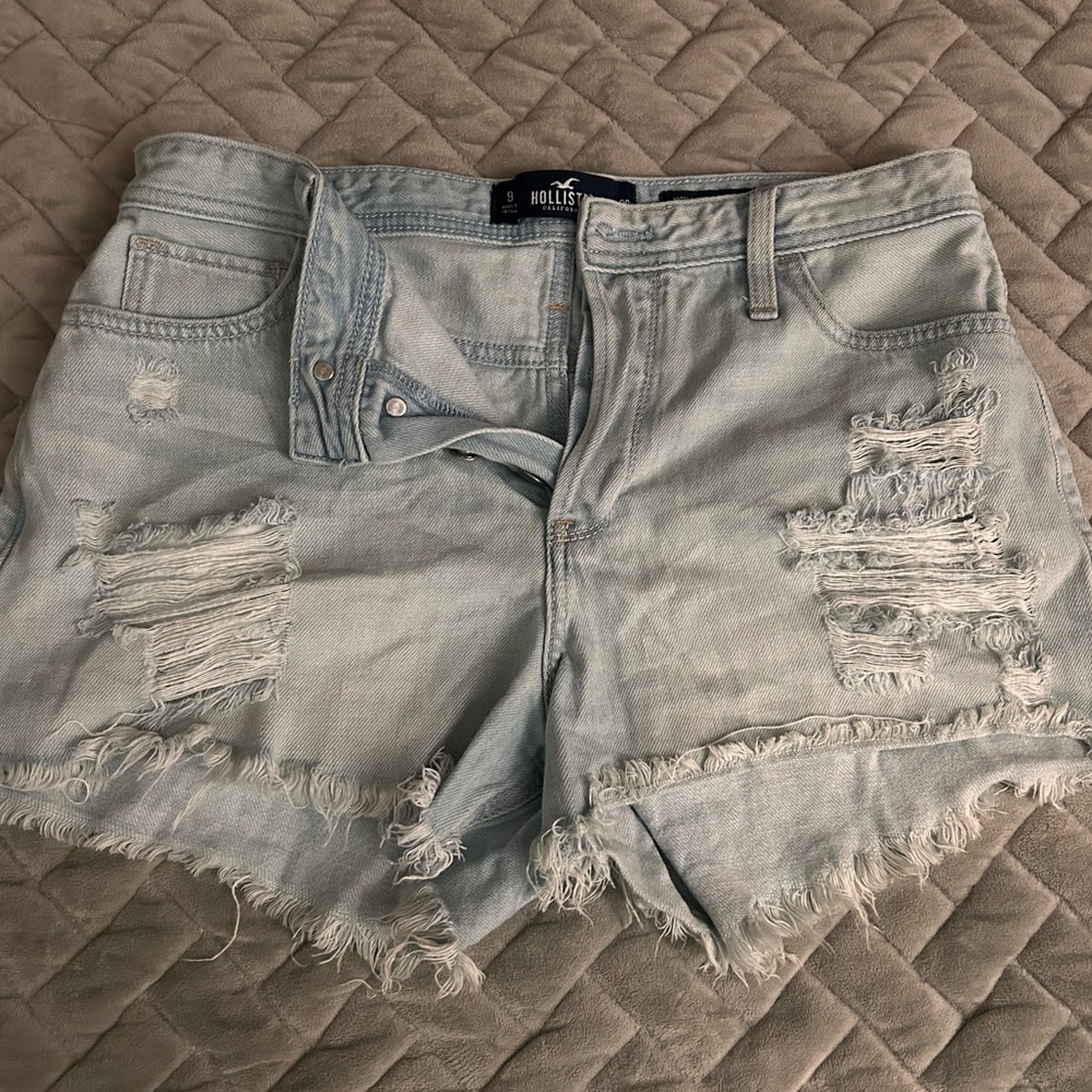 no stains, supper cute, pretty short